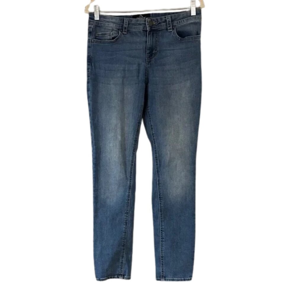 Jordache Women’s Classic Blue Straight Leg Jeans – Timeless Everyday Denim